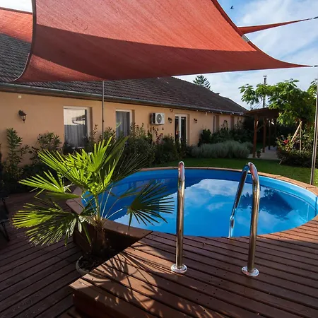 Fanni Vendeghaza Apartment