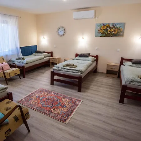 Fanni Vendeghaza Apartment *
